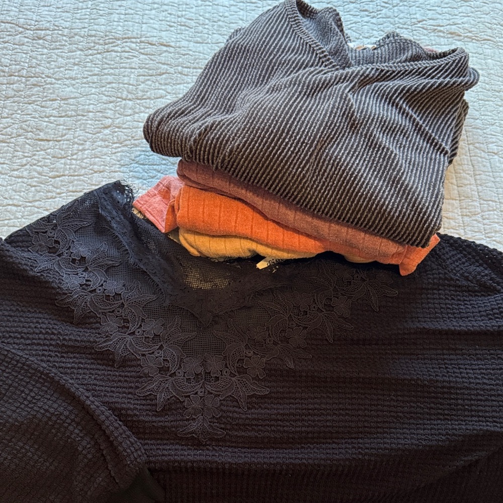 Lot of large/xlarge long sleeve lightweight tops for fall